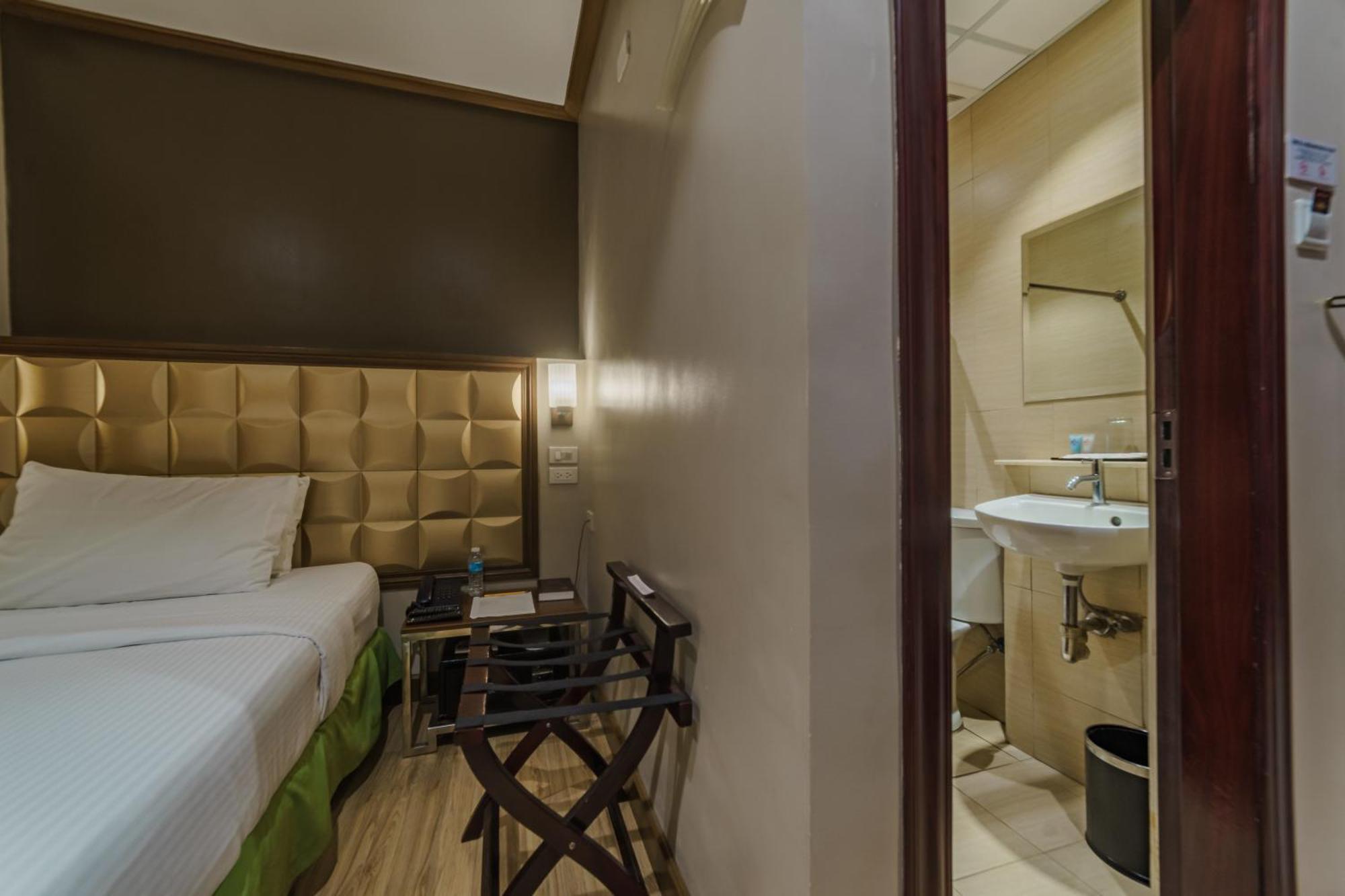 Robertson Hotel Naga Kültér fotó