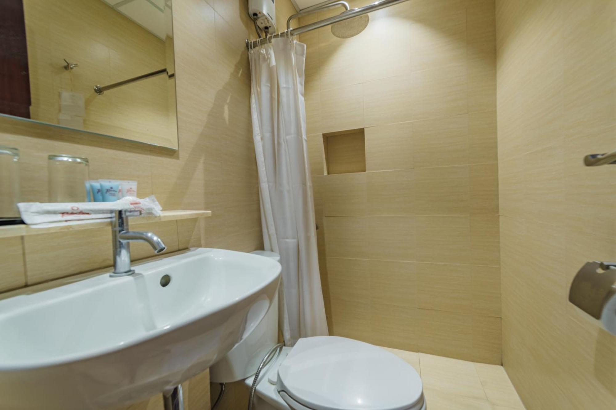 Robertson Hotel Naga Kültér fotó