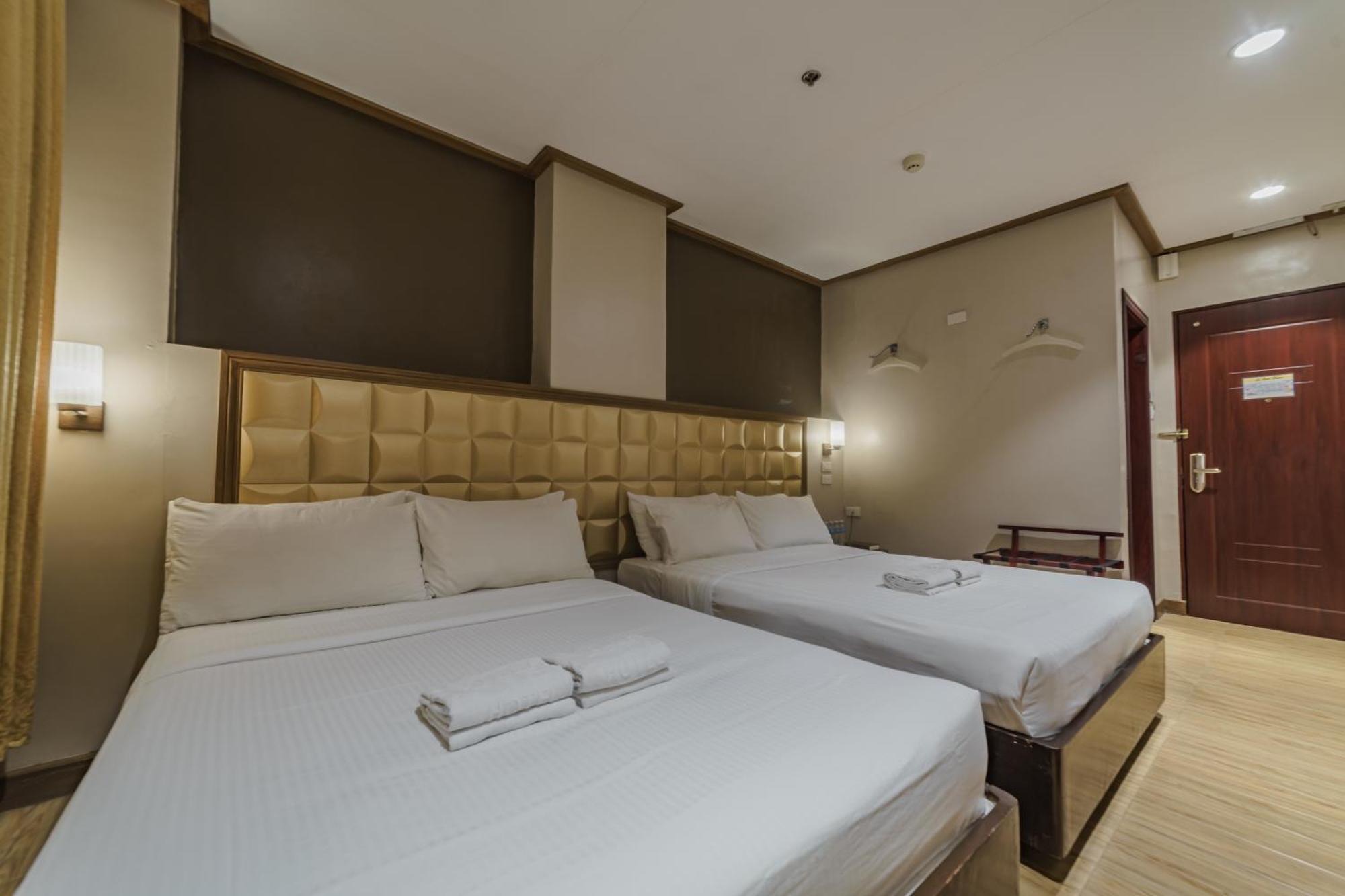 Robertson Hotel Naga Kültér fotó