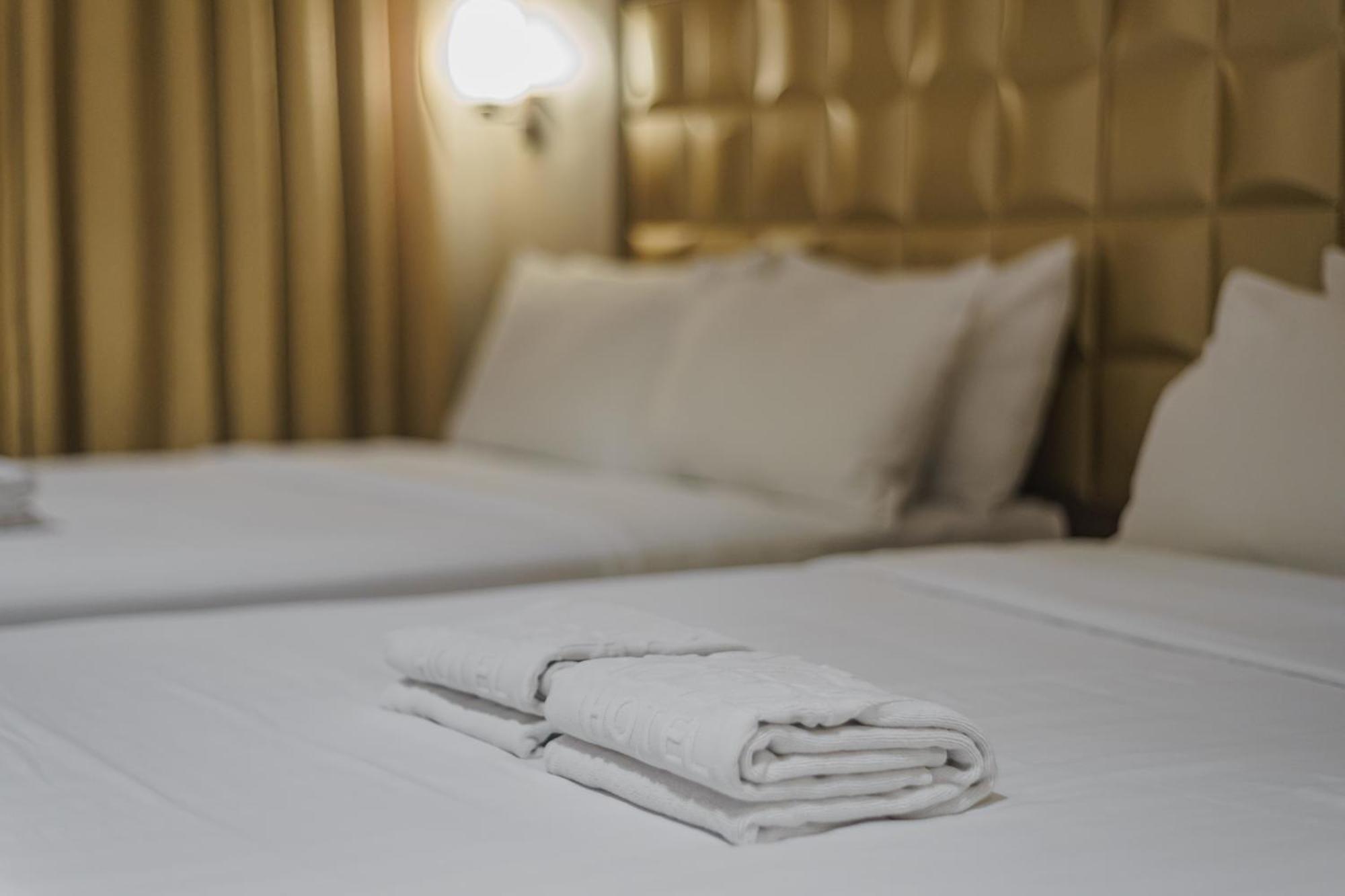 Robertson Hotel Naga Kültér fotó