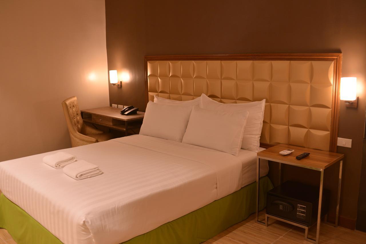 Robertson Hotel Naga Kültér fotó