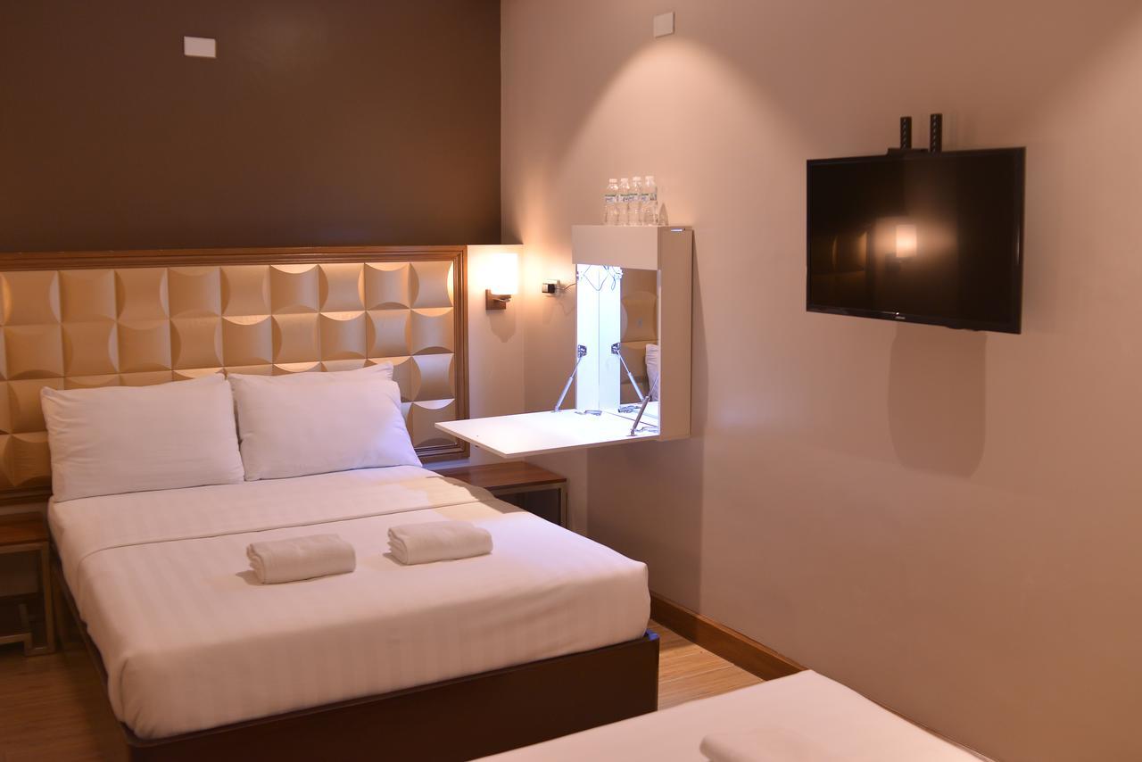 Robertson Hotel Naga Kültér fotó