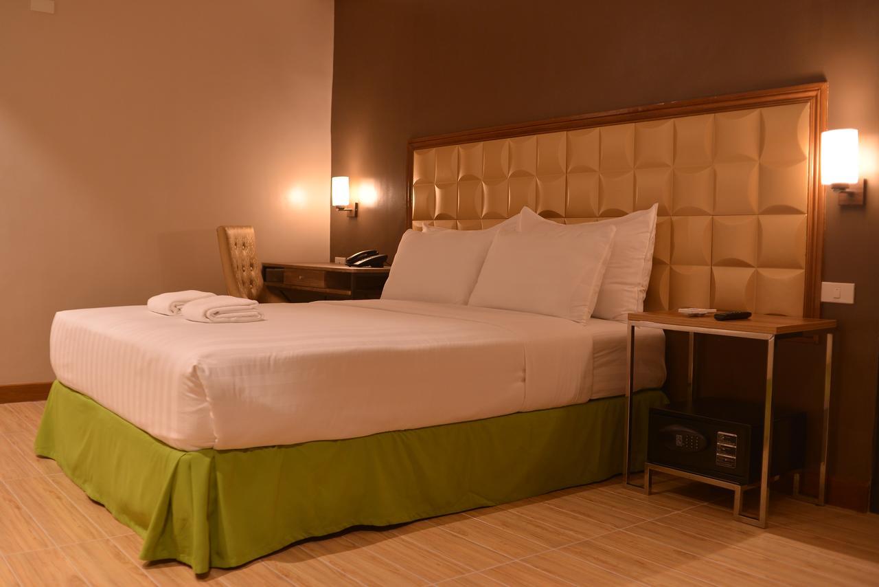 Robertson Hotel Naga Kültér fotó